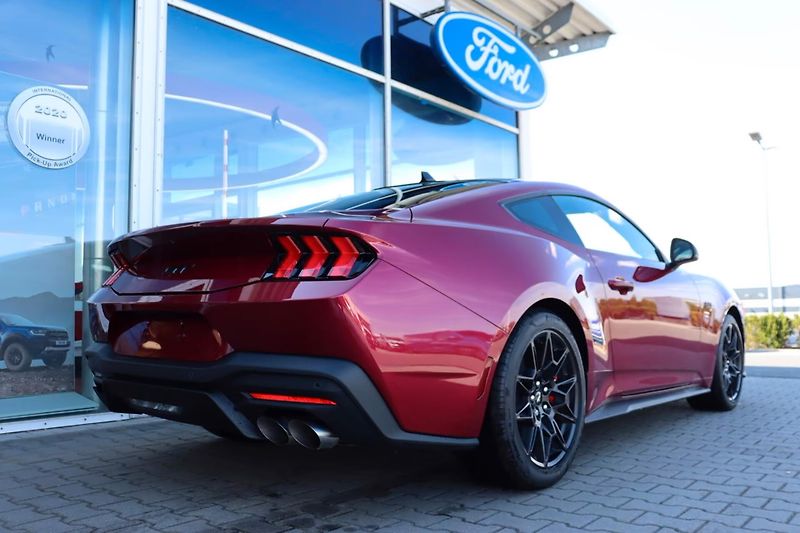 Ford Mustang (2026) Fastback 5.0 Nite Pony - fotka 6 z 28