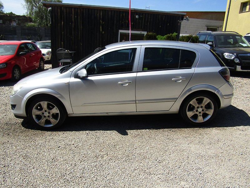 Opel Astra (2007) 1.8 16V AUTOMAT - fotka 3 z 35