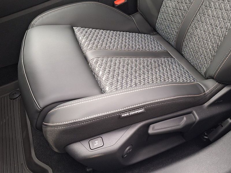 Peugeot 308 (2026) SW ALLURE Hybrid 145 e-DCS6 - fotka 15 z 17