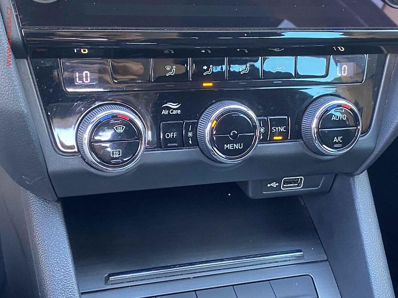 Škoda Octavia (2018) 1.6 TDi, Clever, DSG, navi - fotka 13 z 17