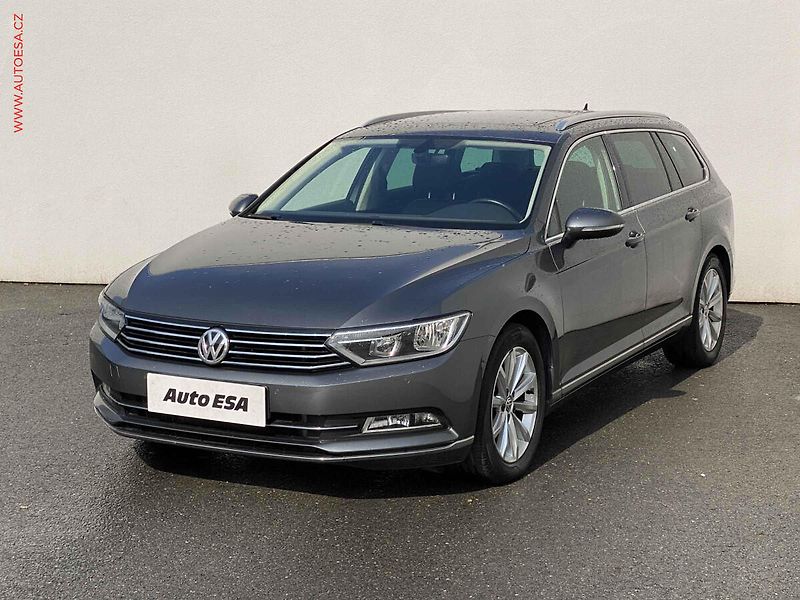 Volkswagen Passat (2016) 2.0 TDi, Highline, panor - fotka 3 z 20