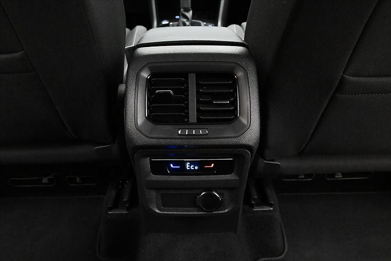 Volkswagen Tiguan 1,4 TSI eHybrid 110kW DSG Záru - fotka 22 z 33