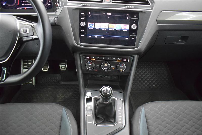 Volkswagen Tiguan 2,0 TDi, virtual,pano,navi, - fotka 19 z 44