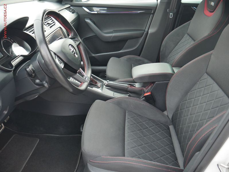 Škoda Octavia (2019) 2.0 TDi, RS, DSG, LED - fotka 9 z 26