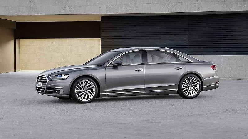 Audi A8L W12.