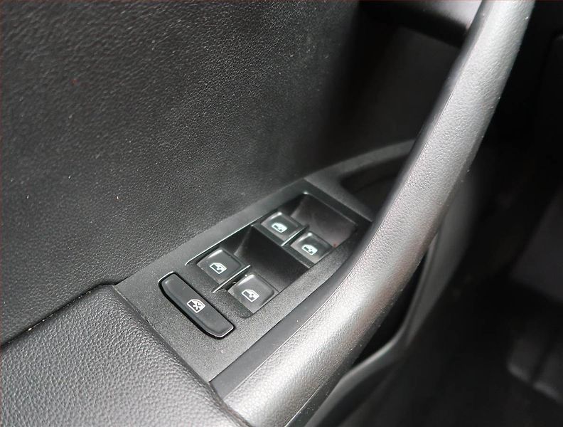 Škoda Octavia (2015) 1.6 TDI, Tempomat - fotka 14 z 17