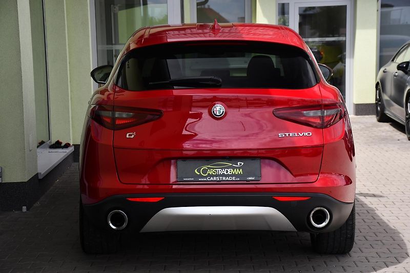 Alfa Romeo Stelvio 2.0 206kW Q4 VELOCE - fotka 10 z 35