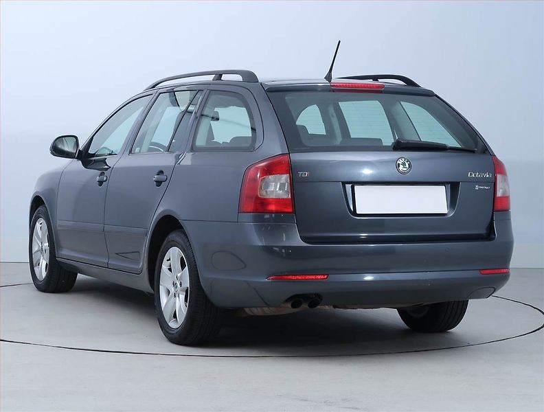 Škoda Octavia (2010) 2.0 TDI, Serv.kniha, Tempomat - fotka 4 z 17