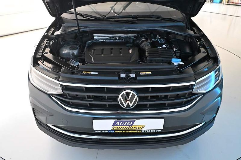Volkswagen Tiguan (2023) 2.0 4MOTION LED DSG Life ACC T - fotka 35 z 37