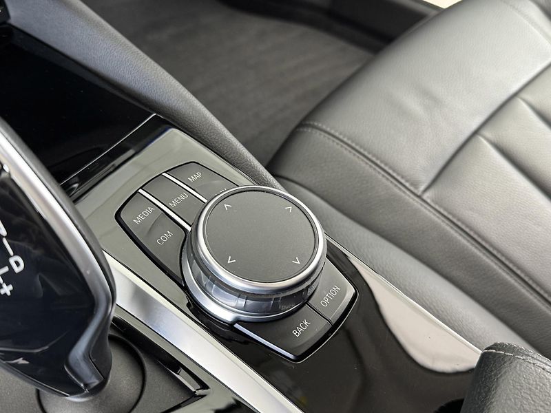 BMW Řada 5 530i xDrive*360Kam*KeyLess*TOP - fotka 29 z 45
