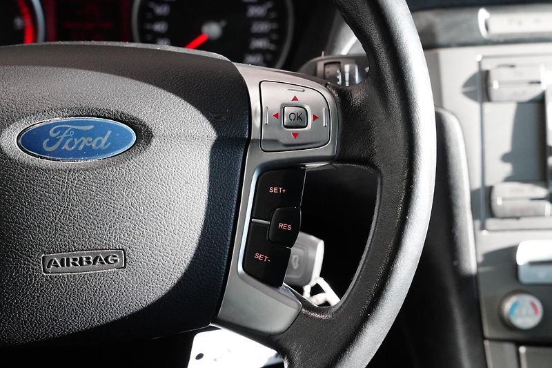 Ford S-MAX - fotka 16 z 21