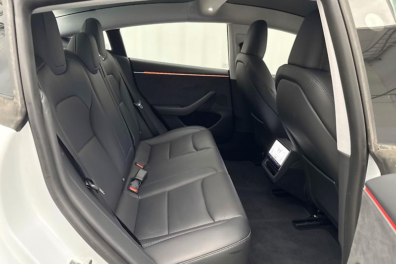 Tesla Model 3 Long Range AWD Highland Tažné - fotka 7 z 20