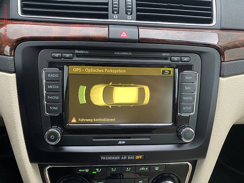Škoda Superb (2010) 2.0 TDi, Elegance, DSG, bixen - fotka 18 z 18
