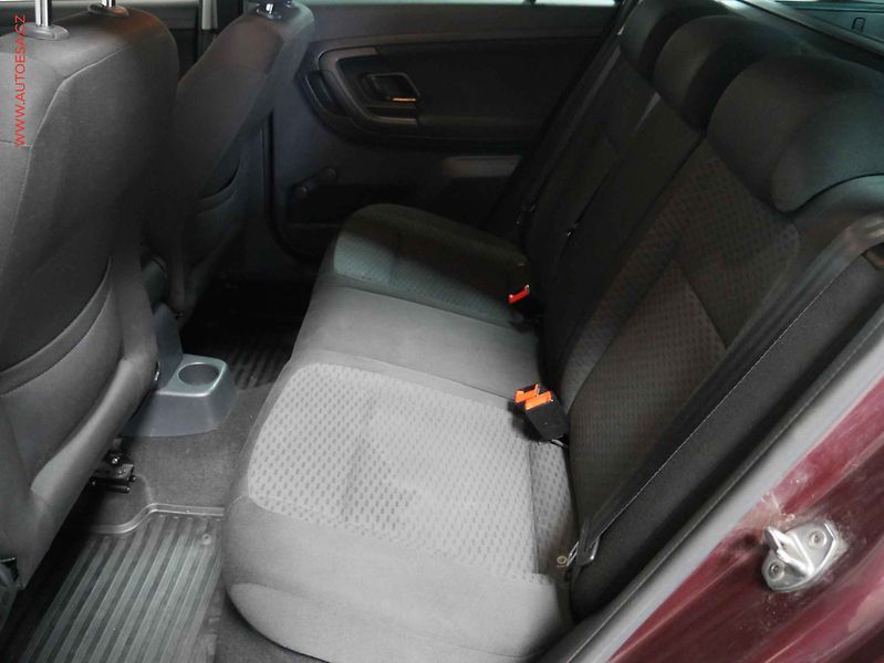 Škoda Fabia (2012) 1.2, 2.maj,ČR, AC, temp - fotka 10 z 16