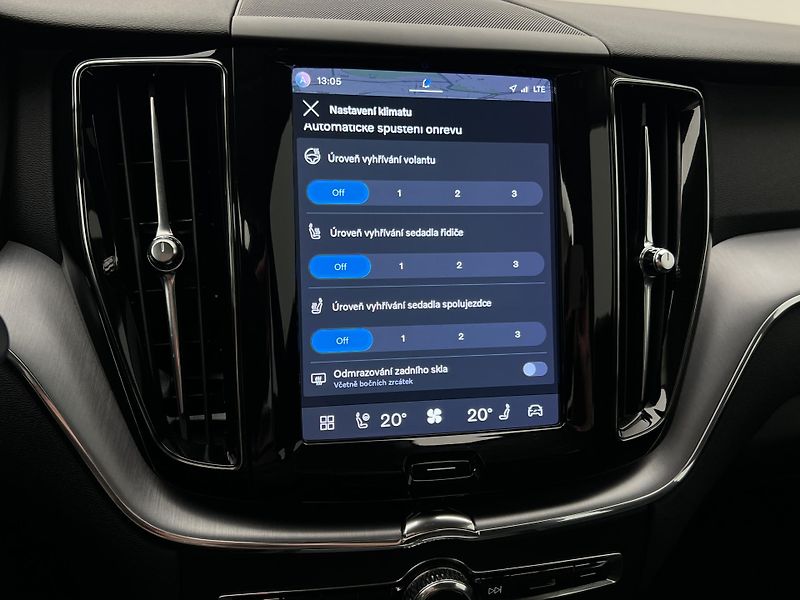 Volvo XC60 B4 AWD MOMENTUM PRO AUT - fotka 32 z 40