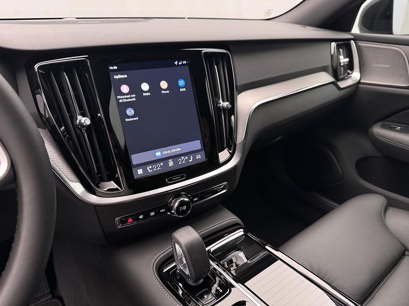 Volvo V60 (2026) T6 AWD Plug-in DARK PLUS - fotka 8 z 25