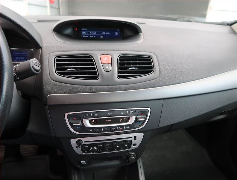 Renault Fluence (2015) 1.6 16V, LPG, Tempomat - fotka 12 z 19