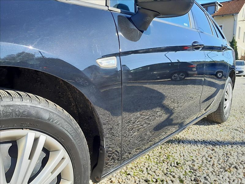 Opel Astra 1,6 CDTi 81kW - fotka 15 z 49