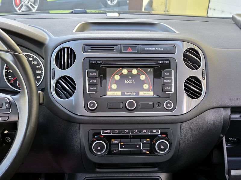 Volkswagen Tiguan 1,4TSI SPORT *SERV.KNÍŽKA*    - fotka 34 z 43