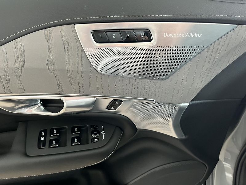 Volvo XC90 (2024) T8 - fotka 8 z 16