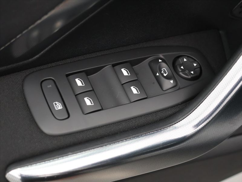 Peugeot 2008 1,2 VTi 60kW AT,Navi - fotka 15 z 32
