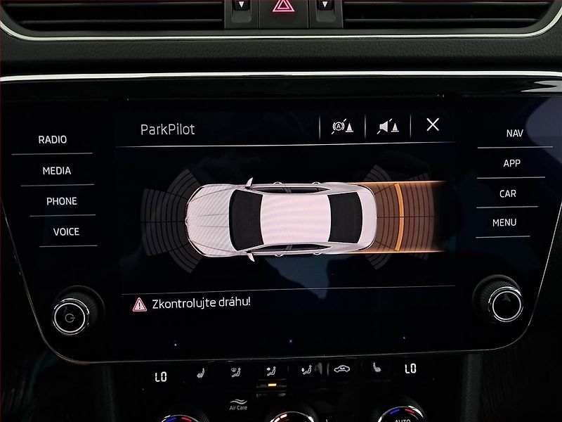 Škoda Superb (2019) 2.0 TDI, Automat, Kůže, Navi - fotka 26 z 26