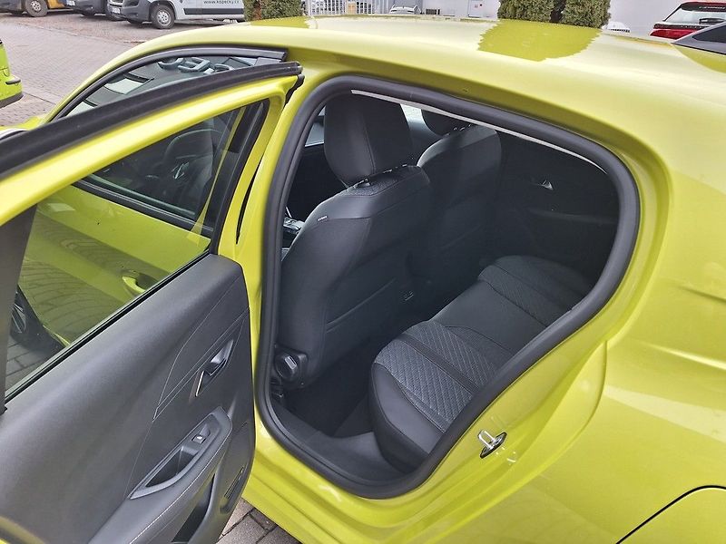 Peugeot 208 (2026) ALLURE Hybrid 110 e-DCS6 - fotka 11 z 19