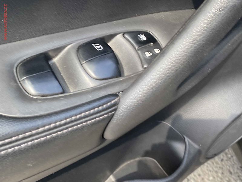 Nissan X-Trail (2016) 1.6 DiG-T, Tekna, kůže, panor - fotka 11 z 21