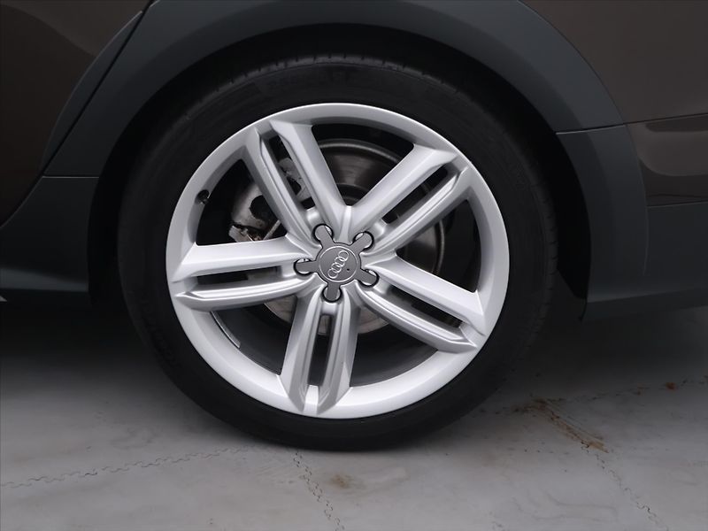 Audi A6 Allroad 3.0 TDI 230kW Quattro CZ - fotka 26 z 33