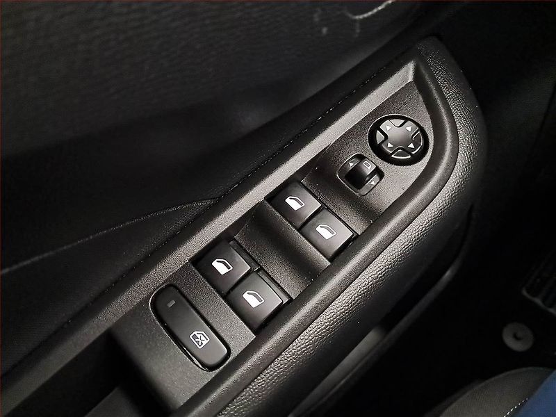 Opel Frontera (2025) 1.2 hybrid - fotka 16 z 19