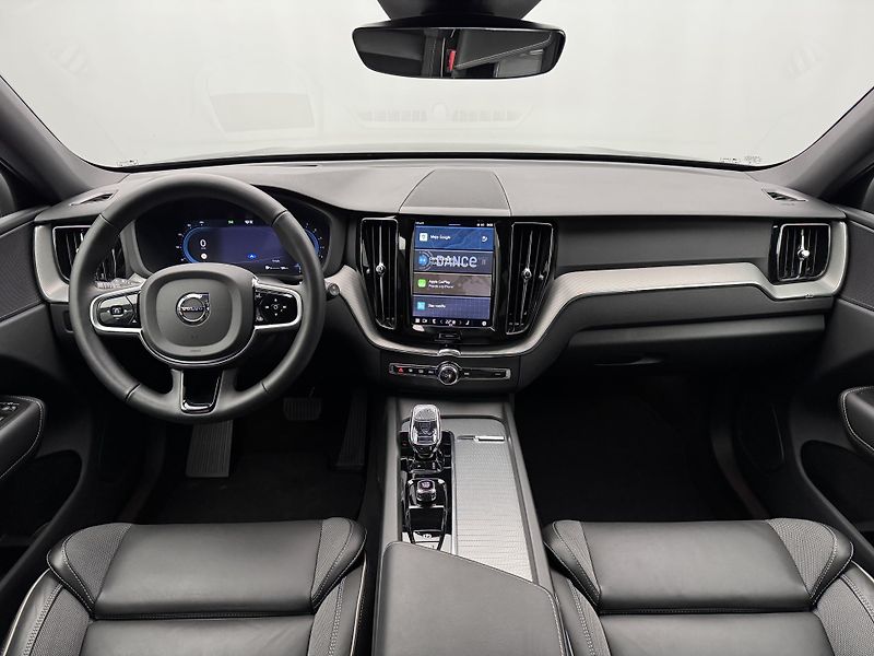 Volvo XC60 B5 AWD BLACK EDITION AUT  - fotka 2 z 49