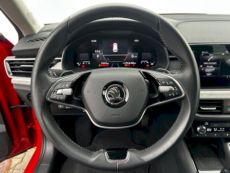 Škoda Kamiq (2024) 1.0 TSI 85kW DSG Top Selection - fotka 7 z 35
