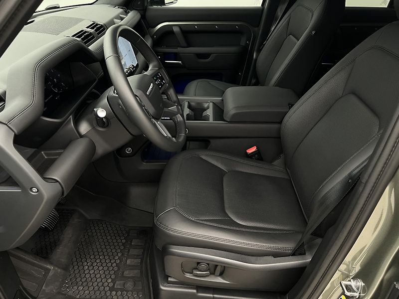 Land Rover Defender 110 D300 X-DYNAMIC SE AWD AUT  - fotka 3 z 48
