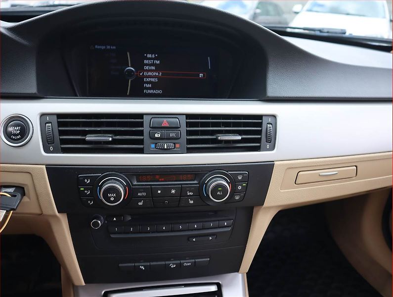 BMW Řada 3 (2010) 320 d xDrive, 4X4, Navi - fotka 12 z 19