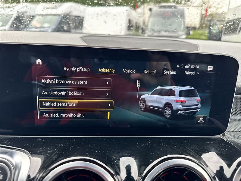 Mercedes-Benz GLB 2,0   AMG 35 - fotka 14 z 15