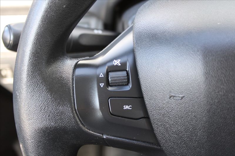 Peugeot 208 1,4 i  NOVÉ V ČR - fotka 14 z 23