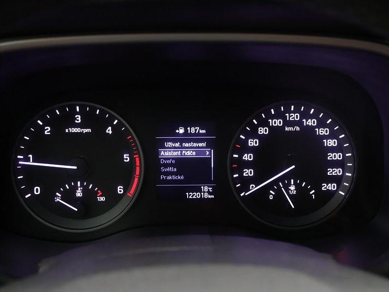 Hyundai Tucson 1,6 CRDI 85kW Style CZ 121tkm - fotka 18 z 34