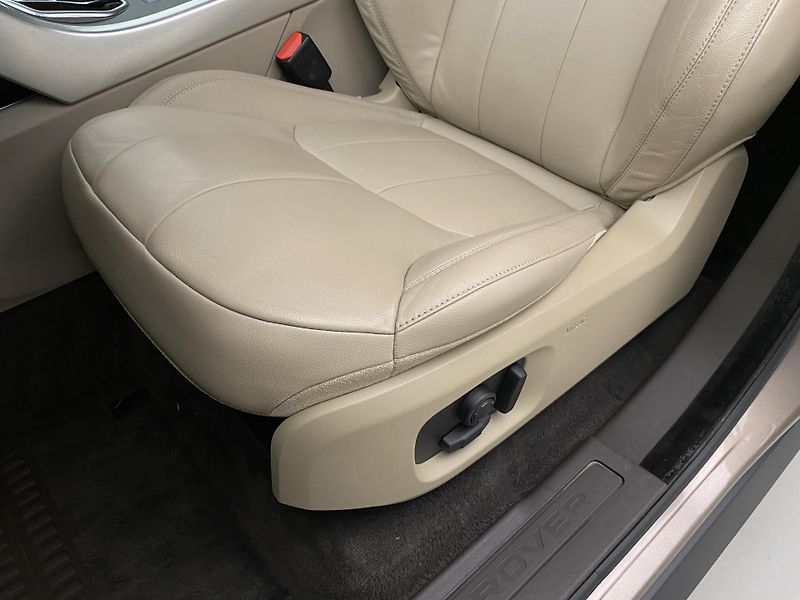 Land Rover Range Rover Evoque Si4 HSE AWD AUT CZ REZERVACE - fotka 24 z 38