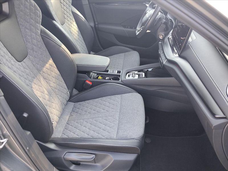 Škoda Octavia 2,0   2,0 TDI 110 KW DSG SPORT - fotka 25 z 36