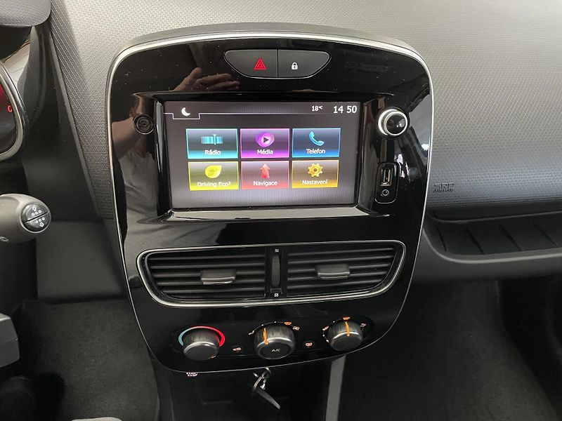 Renault Clio 0.9 TCe ČR 1.MAJ REZERVACE  - fotka 26 z 28