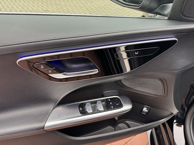 Mercedes-Benz Třídy C (2022) 220d AMG Ad.LED Navi Kamera - fotka 29 z 50