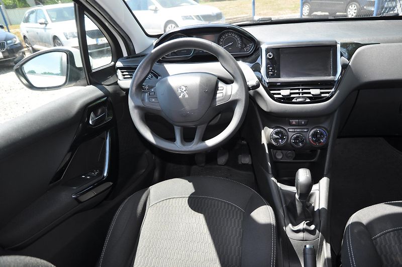 Peugeot 208 1.2i 60kW - fotka 5 z 12