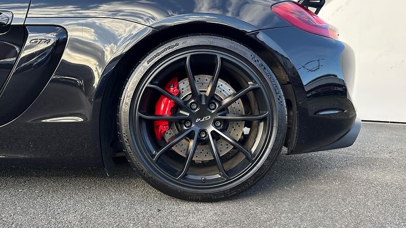 Porsche Cayman GT4 - fotka 12 z 30