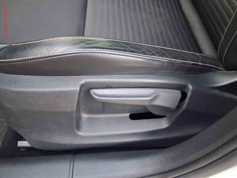 Škoda Octavia (2013) 2.0TSi, RS, DSG, bixen, navi - fotka 14 z 18