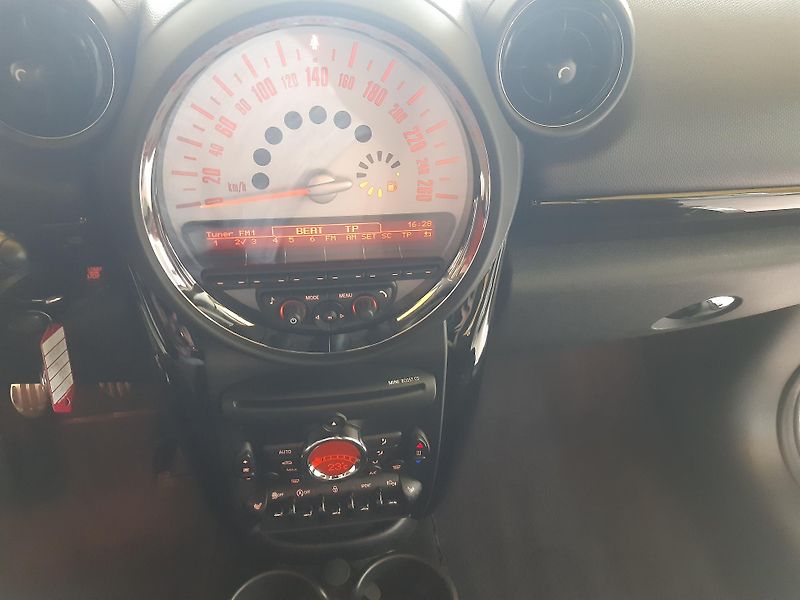 Mini Countryman 2.0 D S COOPER 4x4  - fotka 10 z 23