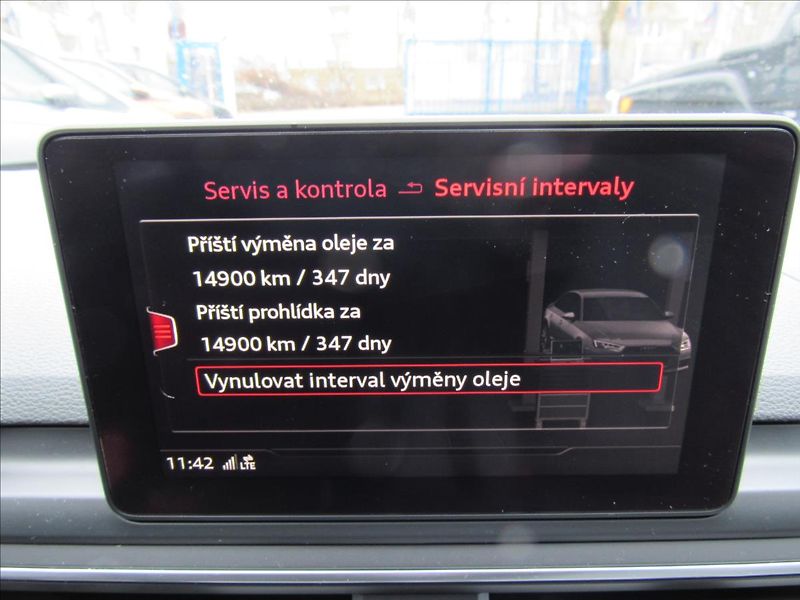 Audi A4 2,0 TDI 110kW Sedan - fotka 19 z 34