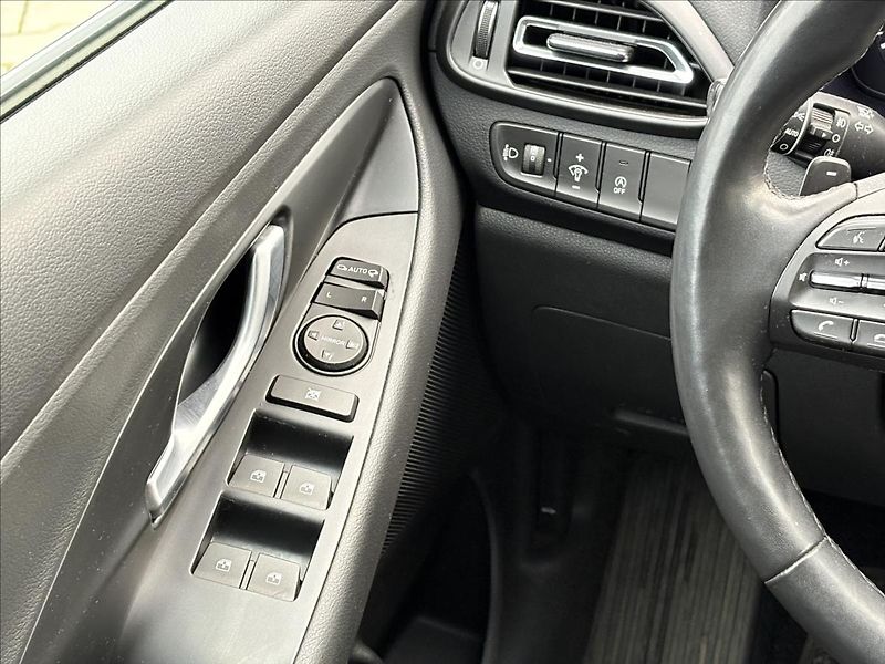 Hyundai i30 1,5 T-GDi MHEV  Smart - fotka 16 z 17