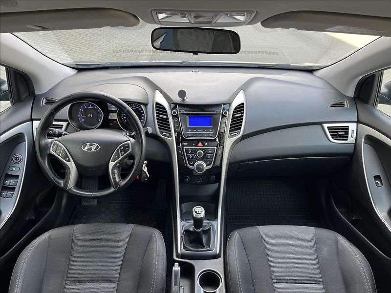 Hyundai i30 1,6 i  Trikolor Komfort - fotka 10 z 22