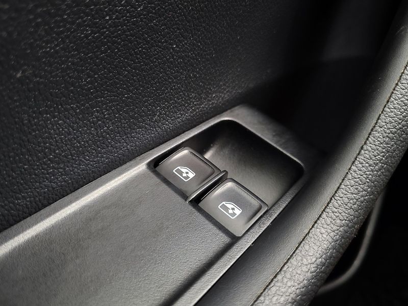 Škoda Fabia 1.0 TSI AMBITION Combi TOUR - fotka 18 z 44
