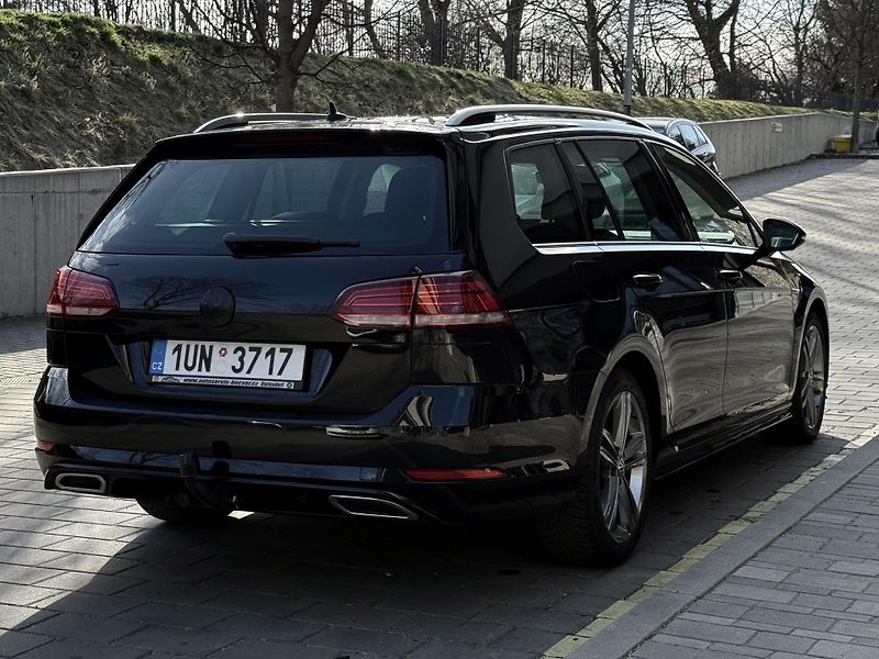 Volkswagen Golf Variant (2017) - fotka 2 z 13